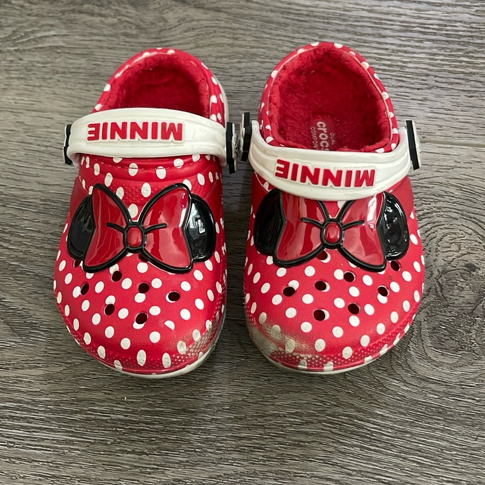 Fuzzy Minnie Mouse crocs